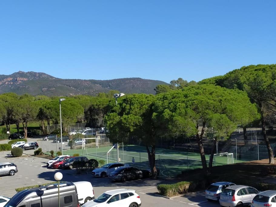 Appartamento Ideal Saint Raphael Piscine Clim Parking Esterno foto